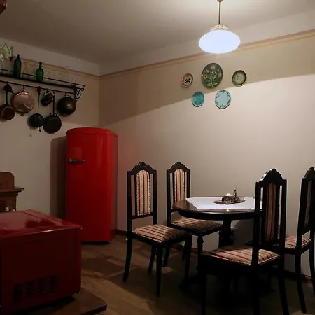 Antik Pratterov Dom *